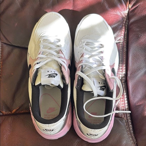 Nike White and Pink Sneakers - Picture 1 of 2